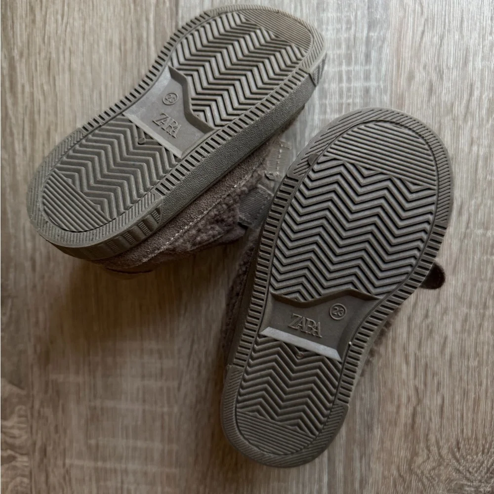 Zara toddler fleece lined sneakers 7 5.6”
